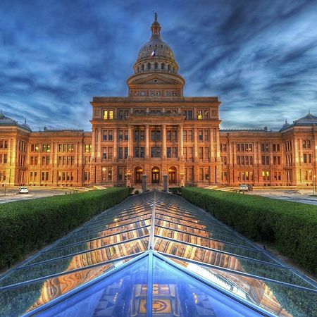 Capital Suites Austin Bagian luar foto